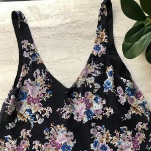 Show me your Mumu V shaped black floral